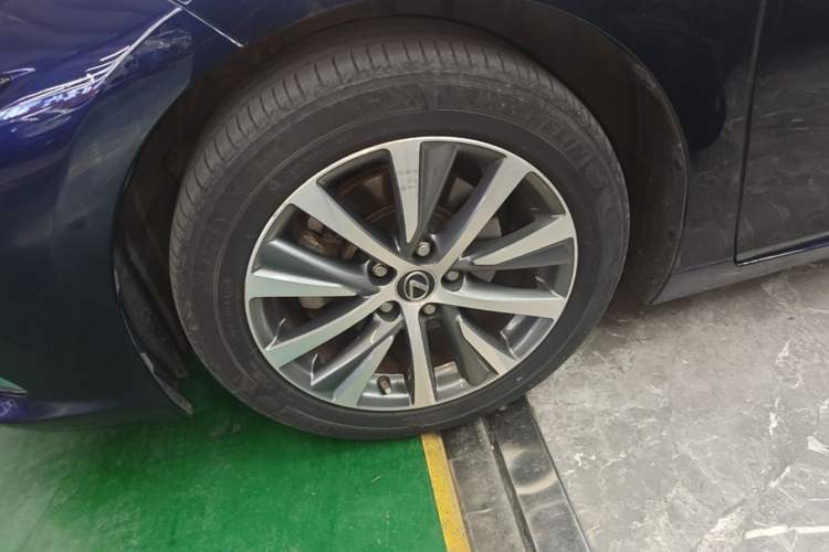 Used Lexus ES 2020 300h Premier Edition Left Front Wheel Hub