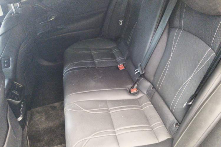 Used Lexus ES 2020 300h Executive Edition Left Rear Seat