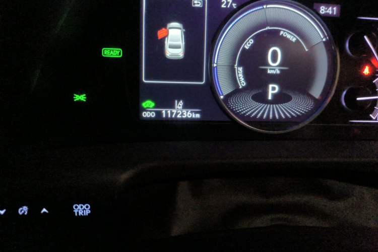 Used Lexus ES 2020 300h Premier Edition Odometer Close Up