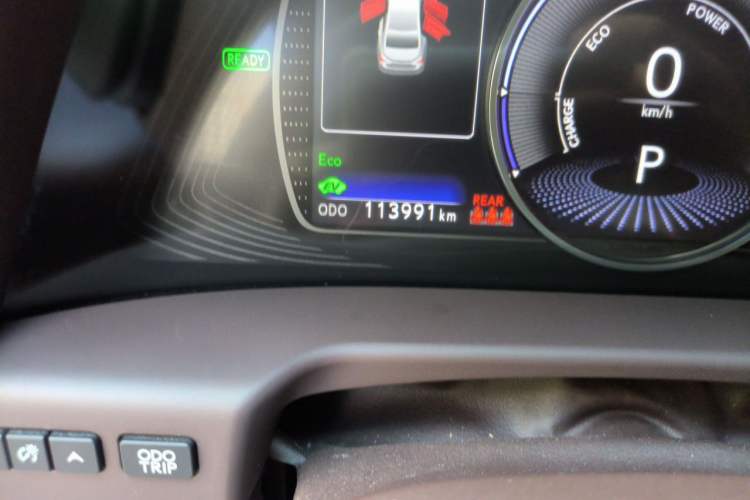 Used Lexus ES 2020 300h Premier Edition Odometer Close Up