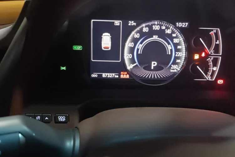 Used Lexus ES 2020 300h Premium Edition Odometer Close Up