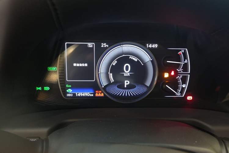 Used Lexus ES 2020 300h Premier Edition Odometer Close Up