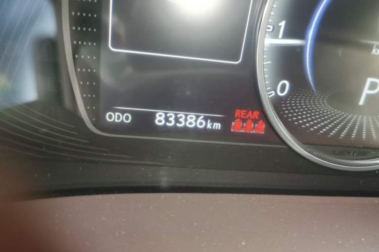 Used Lexus ES 2020 200 Luxury Edition Odometer Close Up