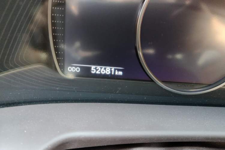 Used Lexus ES 2020 300h Deluxe Edition Odometer Close Up