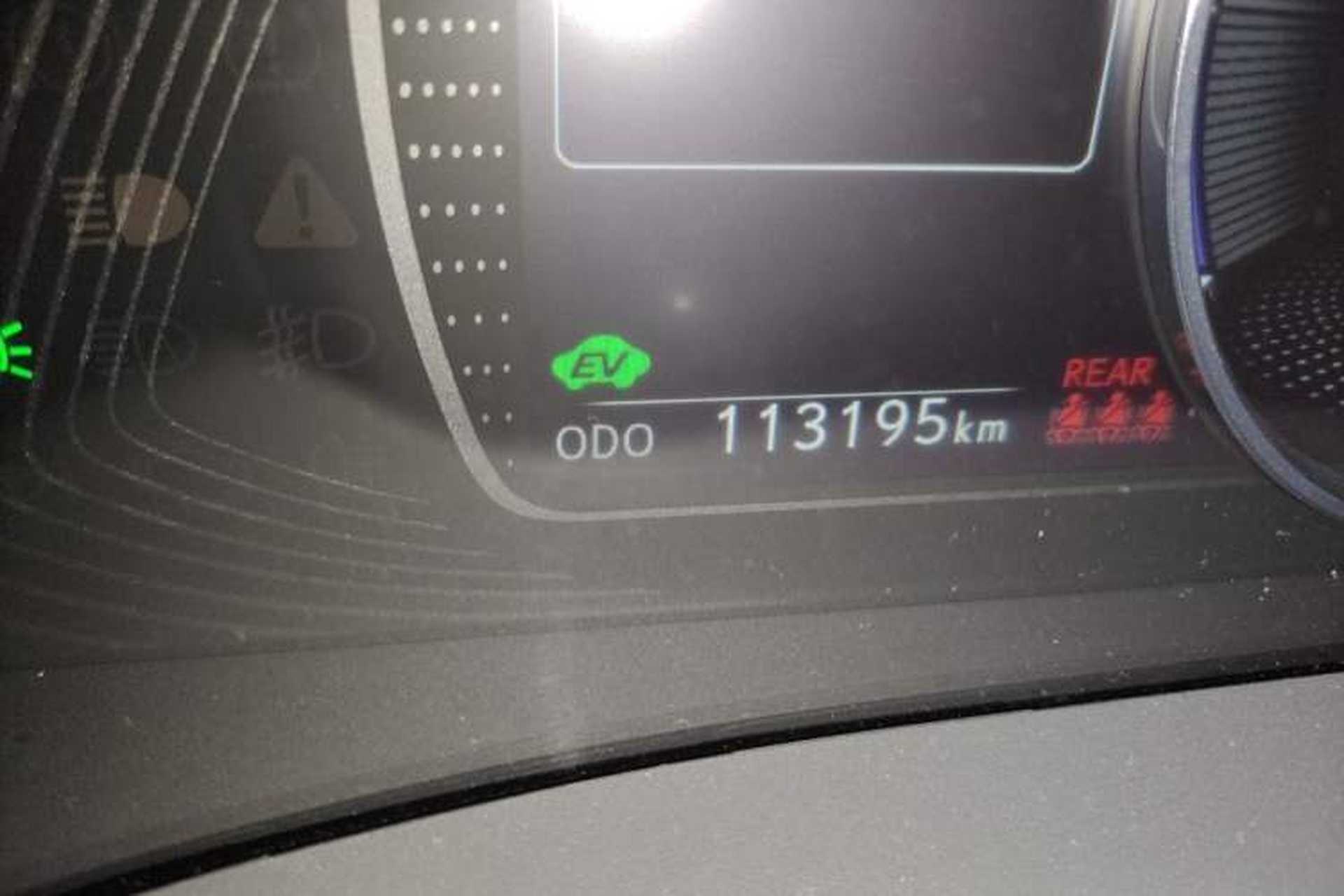 Used Lexus ES 2020 300h Premier Edition Odometer Close Up