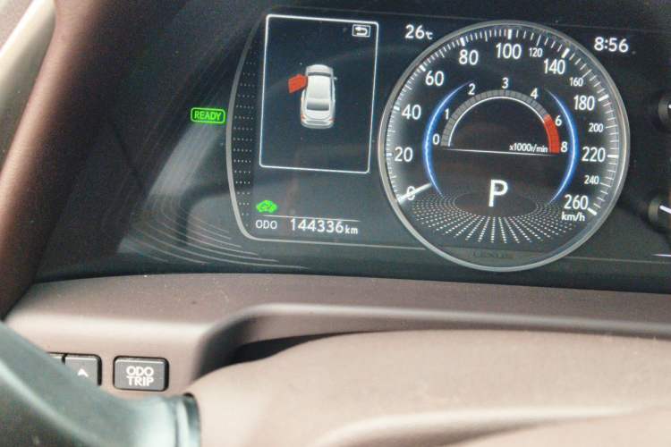 Used Lexus ES 2020 300h Premier Edition Odometer Close Up
