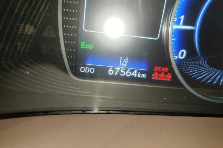 Used Lexus ES 2020 200 Luxury Edition Odometer Close Up