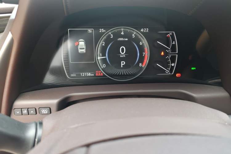 Used Lexus ES 2020 200 Luxury Edition Odometer Close Up