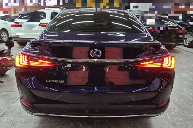 Used Lexus ES 2020 300h Premier Edition Rear