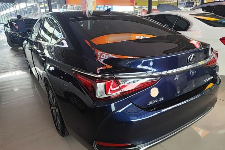 Used Lexus ES 2020 200 Excellence Edition Rear Left 45 Deg
