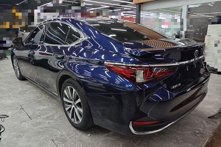 Used Lexus ES 2020 300h Premier Edition Rear Left 45 Deg