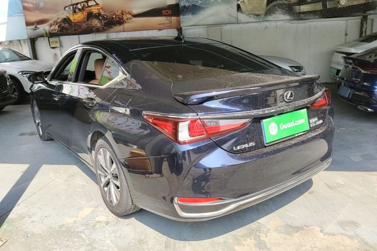 Used Lexus ES 2020 200 Excellence Edition Rear Left 45 Deg