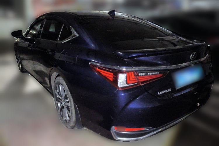 Used Lexus ES 2020 300h Premier Edition Rear Left 45 Deg