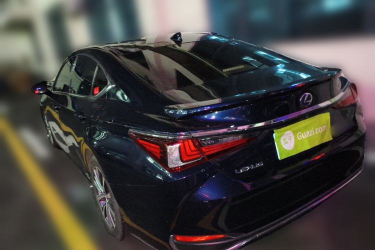 Used Lexus ES 2020 300h Premier Edition Rear Left 45 Deg