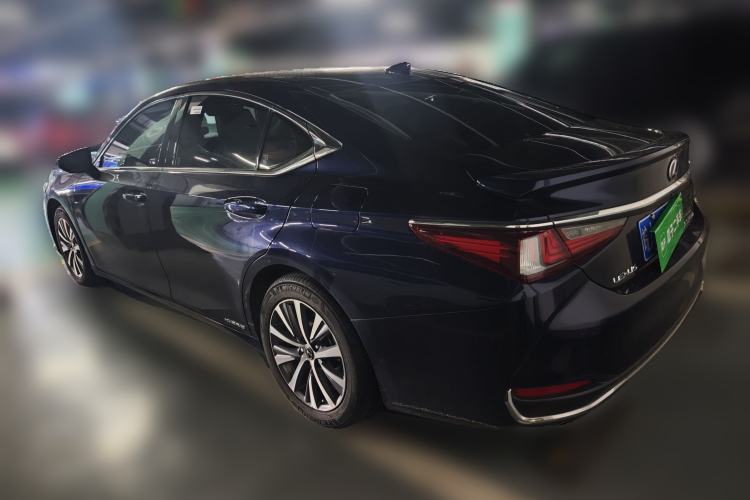 Used Lexus ES 2020 300h Premier Edition Rear Left 45 Deg