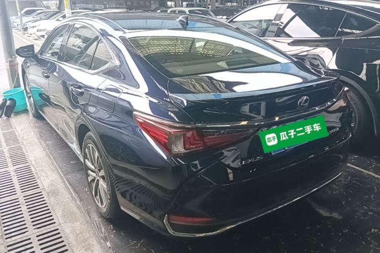 Used Lexus ES 2020 300h Premier Edition Rear Left 45 Deg