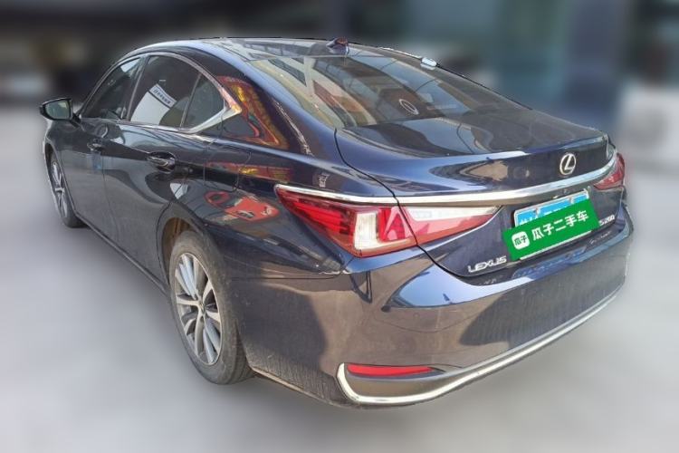 Used Lexus ES 2020 200 Excellence Edition Rear Left 45 Deg