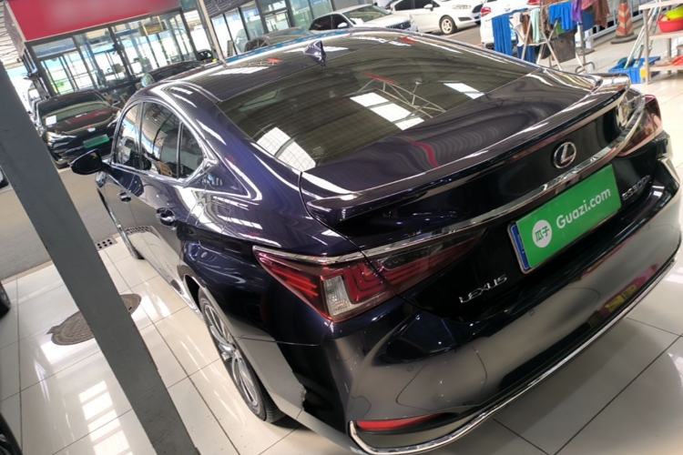 Used Lexus ES 2020 300h Premier Edition Rear Left 45 Deg