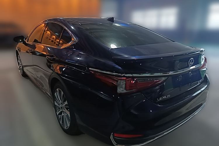 Used Lexus ES 2020 300h Premium Edition Rear Left 45 Deg