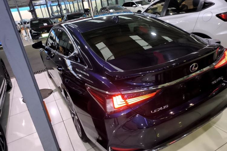 Used Lexus ES 2020 300h Premier Edition Rear Left 45 Deg