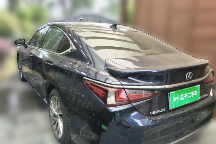 Used Lexus ES 2020 300h Executive Edition Rear Left 45 Deg