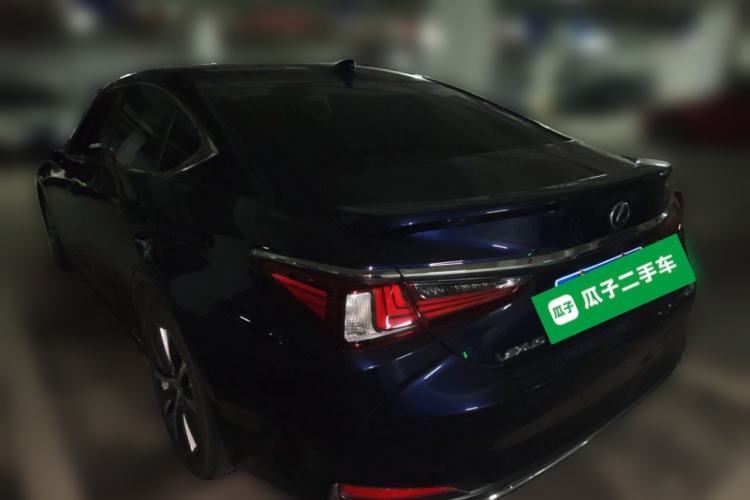 Used Lexus ES 2020 300h Premier Edition Rear Left 45 Deg
