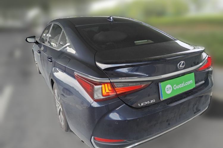 Used Lexus ES 2020 300h Premier Edition Rear Left 45 Deg