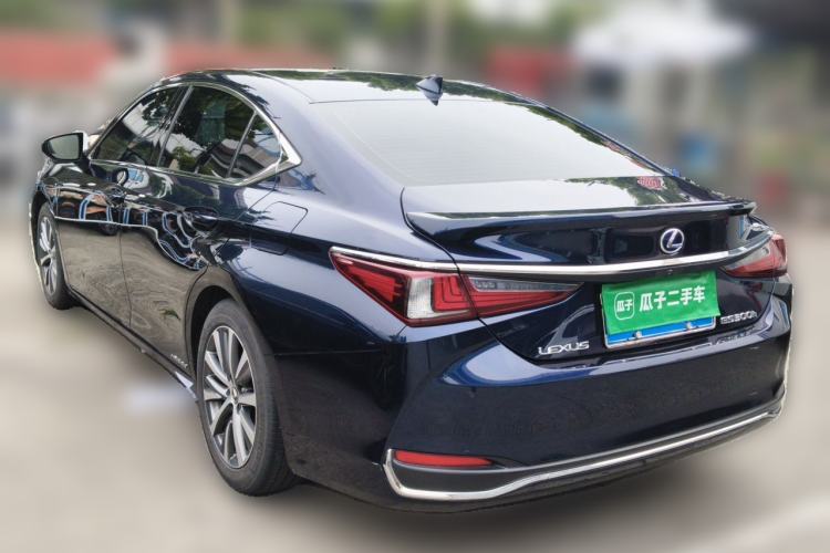 Used Lexus ES 2020 300h Premier Edition Rear Left 45 Deg