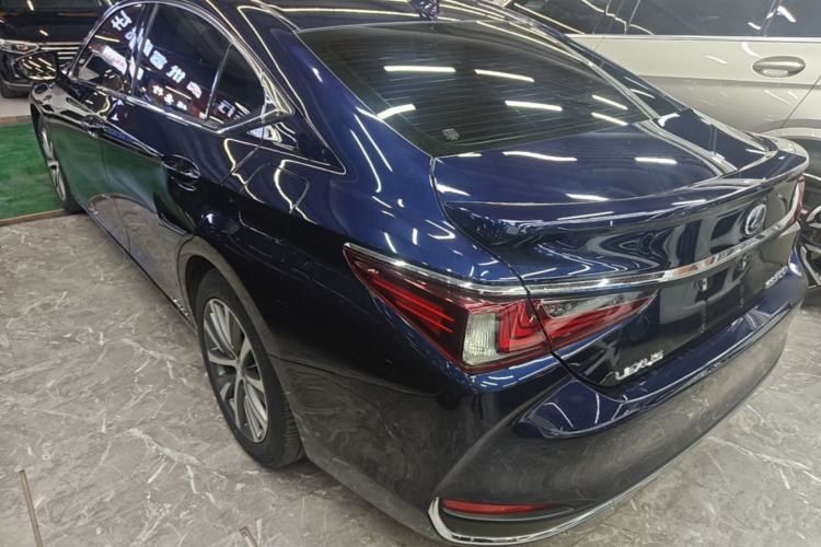 Used Lexus ES 2020 300h Premier Edition Rear Left 45 Deg