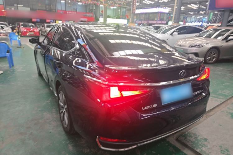 Used Lexus ES 2020 300h Premier Edition Rear Left 45 Deg