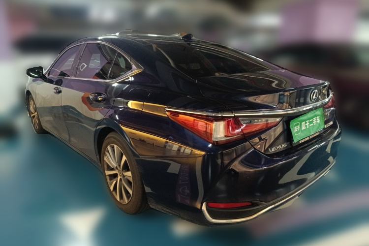 Used Lexus ES 2020 200 Excellence Edition Rear Left 45 Deg