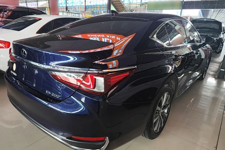 Used Lexus ES 2020 200 Excellence Edition Rear Right 45 Deg