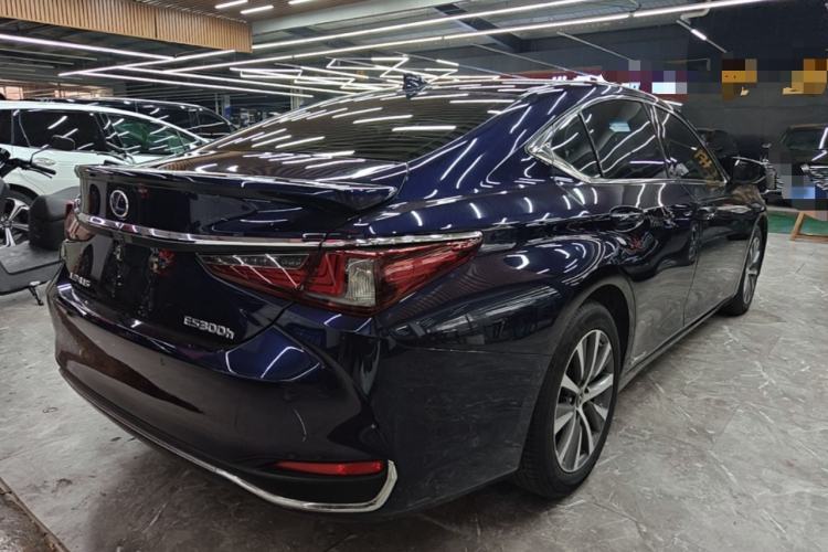 Used Lexus ES 2020 300h Premier Edition Rear Right 45 Deg