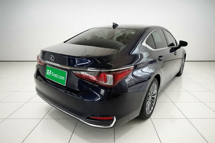Used Lexus ES 2020 200 Excellence Edition Rear Right 45 Deg