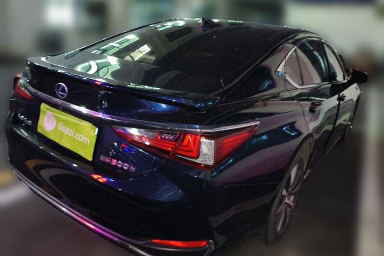 Used Lexus ES 2020 300h Premier Edition Rear Right 45 Deg