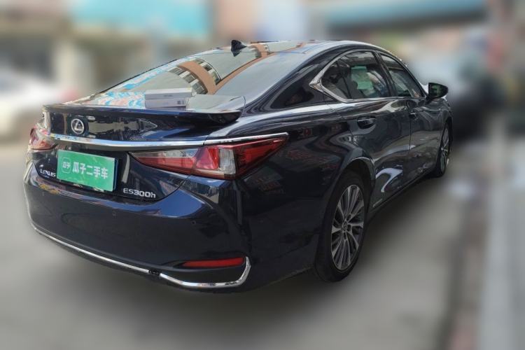 Used Lexus ES 2020 300h Deluxe Edition Rear Right 45 Deg