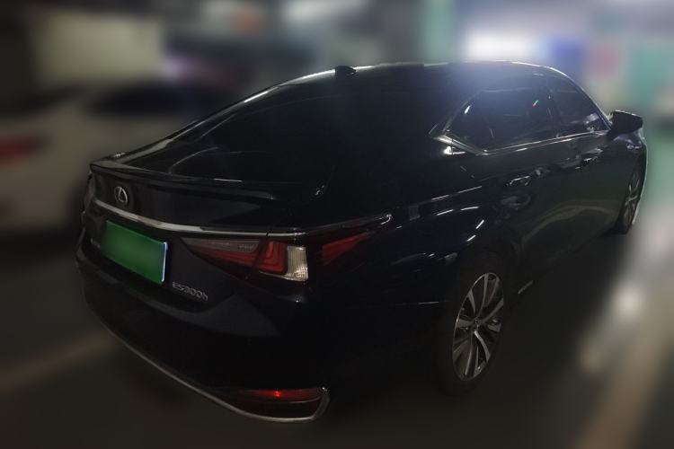 Used Lexus ES 2020 300h Premier Edition Rear Right 45 Deg