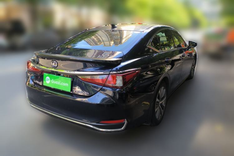 Used Lexus ES 2020 300h Premier Edition Rear Right 45 Deg