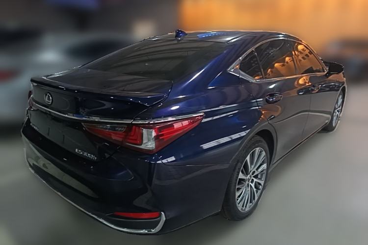 Used Lexus ES 2020 300h Premium Edition Rear Right 45 Deg