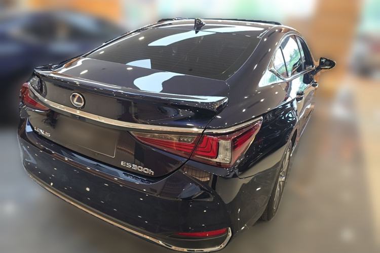 Used Lexus ES 2020 300h Premier Edition Rear Right 45 Deg