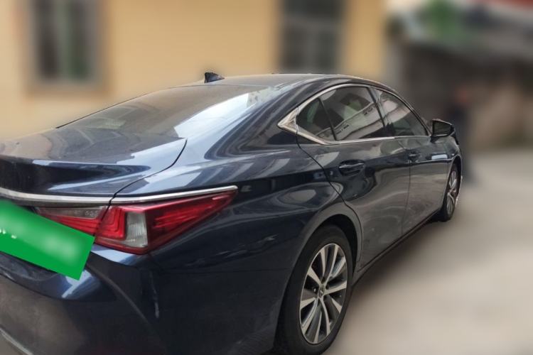 Used Lexus ES 2020 200 Excellence Edition Rear Right 45 Deg