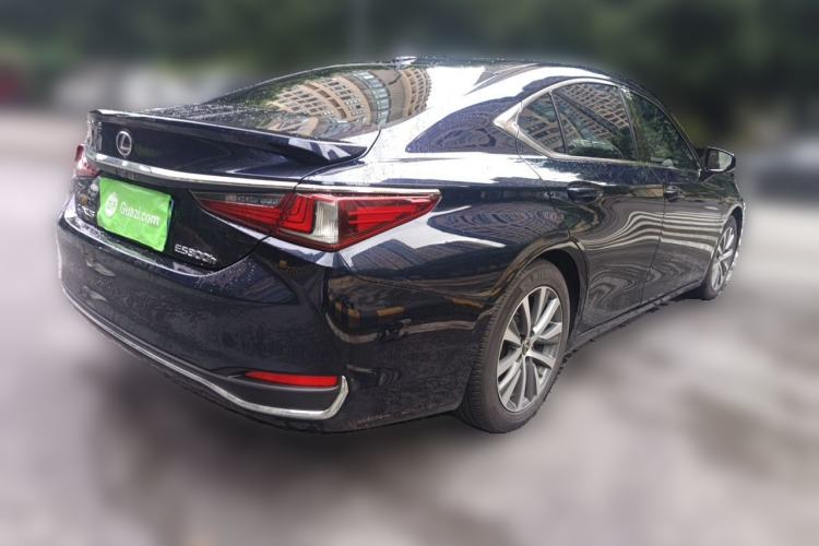 Used Lexus ES 2020 300h Premier Edition Rear Right 45 Deg