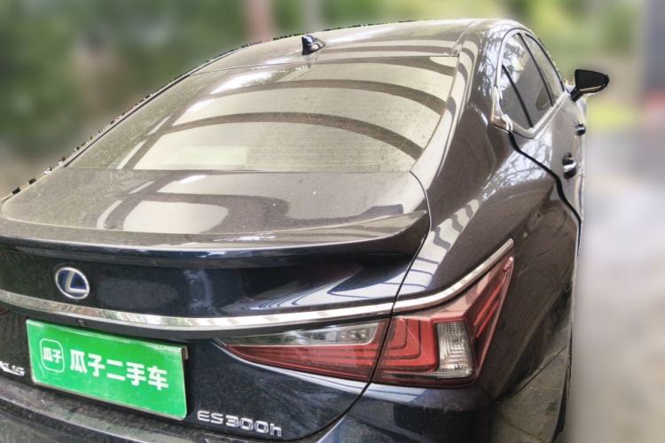 Used Lexus ES 2020 300h Executive Edition Rear Right 45 Deg