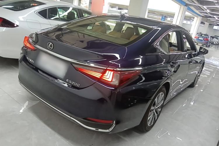 Used Lexus ES 2020 200 Excellence Edition Rear Right 45 Deg