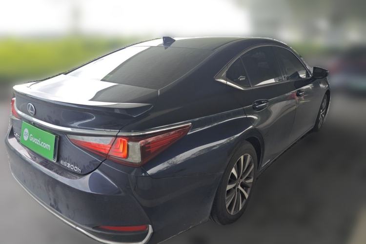 Used Lexus ES 2020 300h Premier Edition Rear Right 45 Deg