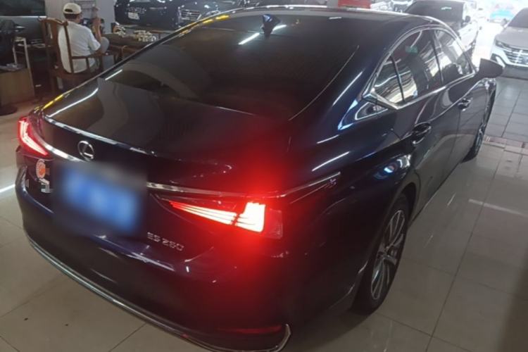 Used Lexus ES 2020 260 Excellence Edition Rear Right 45 Deg