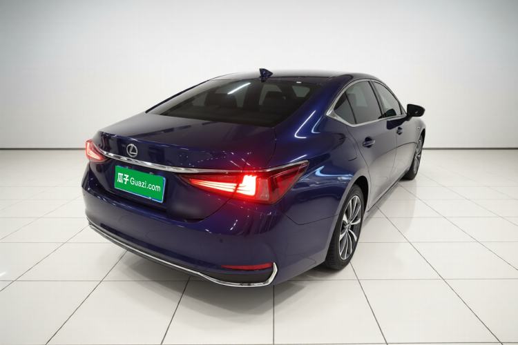 Used Lexus ES 2020 260 Excellence Edition Rear Right 45 Deg
