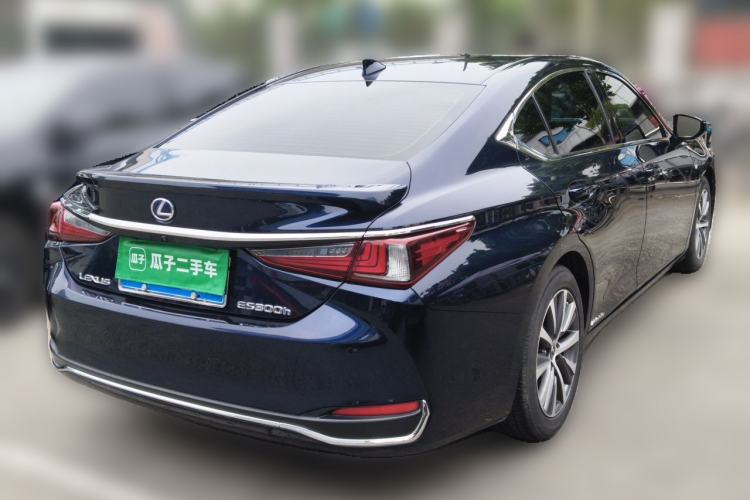 Used Lexus ES 2020 300h Premier Edition Rear Right 45 Deg