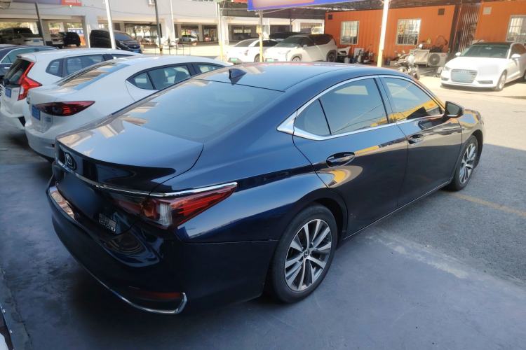 Used Lexus ES 2020 200 Excellence Edition Rear Right 45 Deg