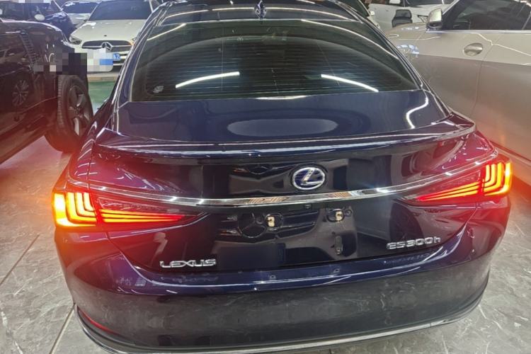 Used Lexus ES 2020 300h Premier Edition Rear